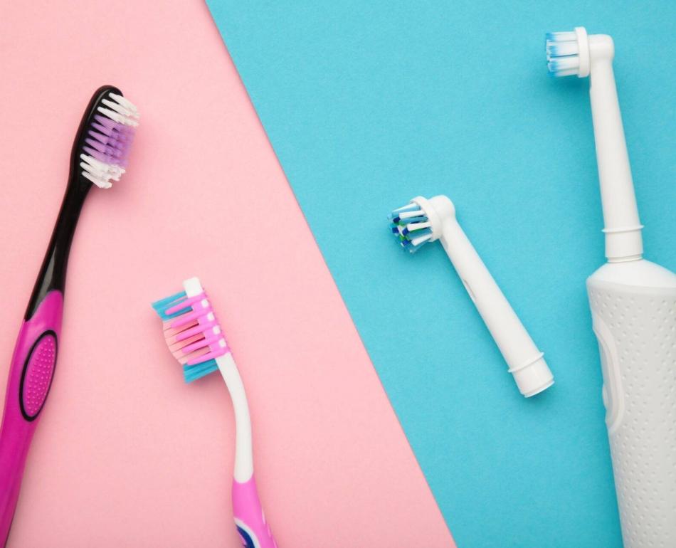 scelta dello spazzolino da denti migliore fra diversi modelli