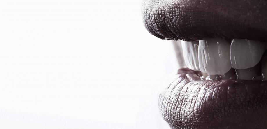cura dei denti senza uso di metalli