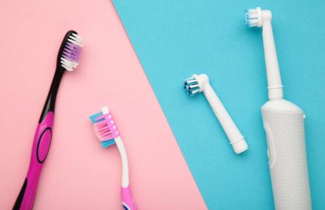scelta dello spazzolino da denti migliore fra diversi modelli